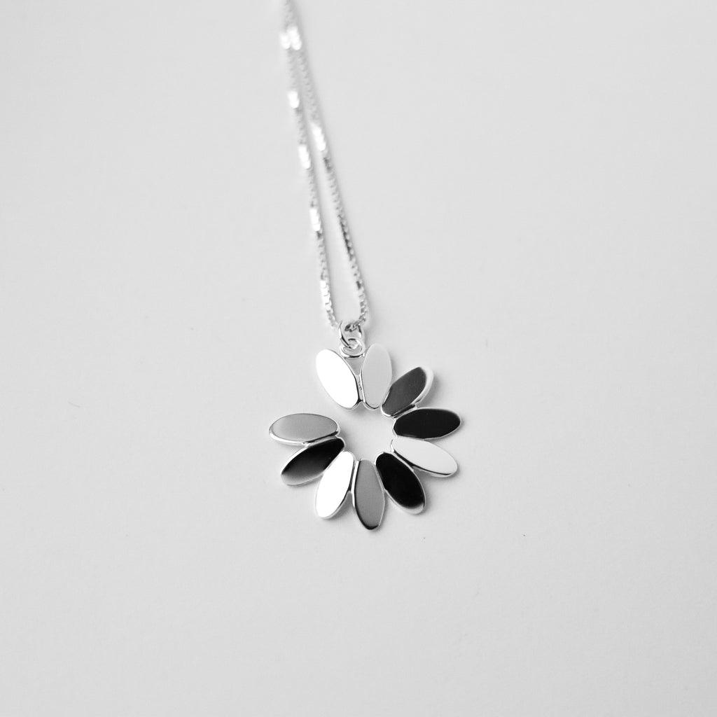 Daisy, necklace