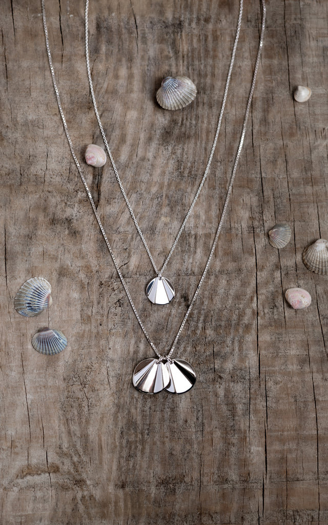 The two necklaces can be combined and then it will look this nice!